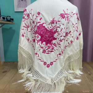 Mantón Bordado Beige y Fucsia