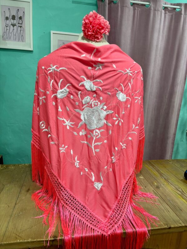 Mantón Bordado Rosa con Blanco
