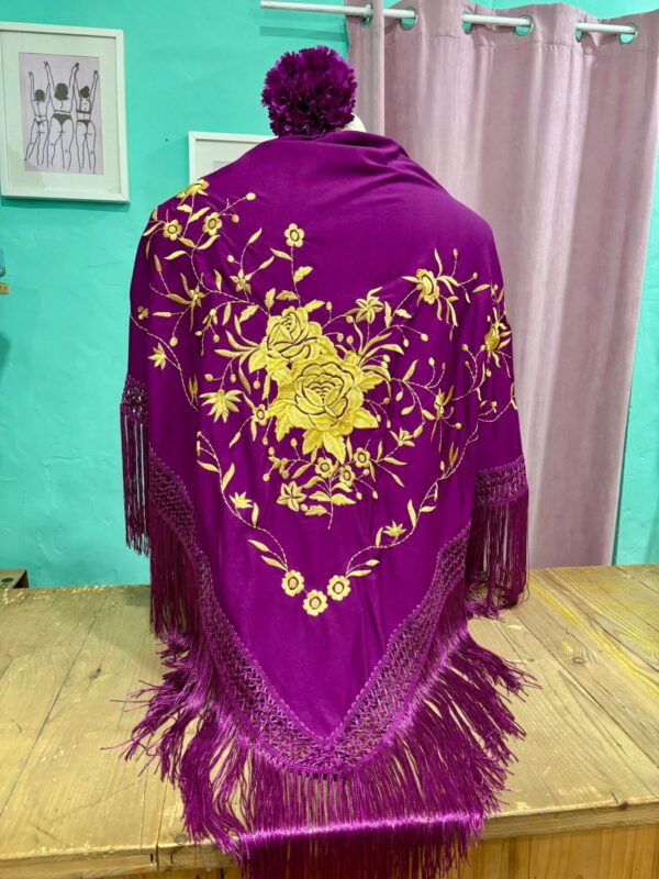 Mantón Bordado Morado con Oro