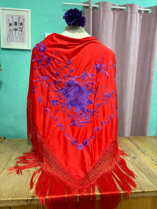 Mantón Bordado Rojo con Morado