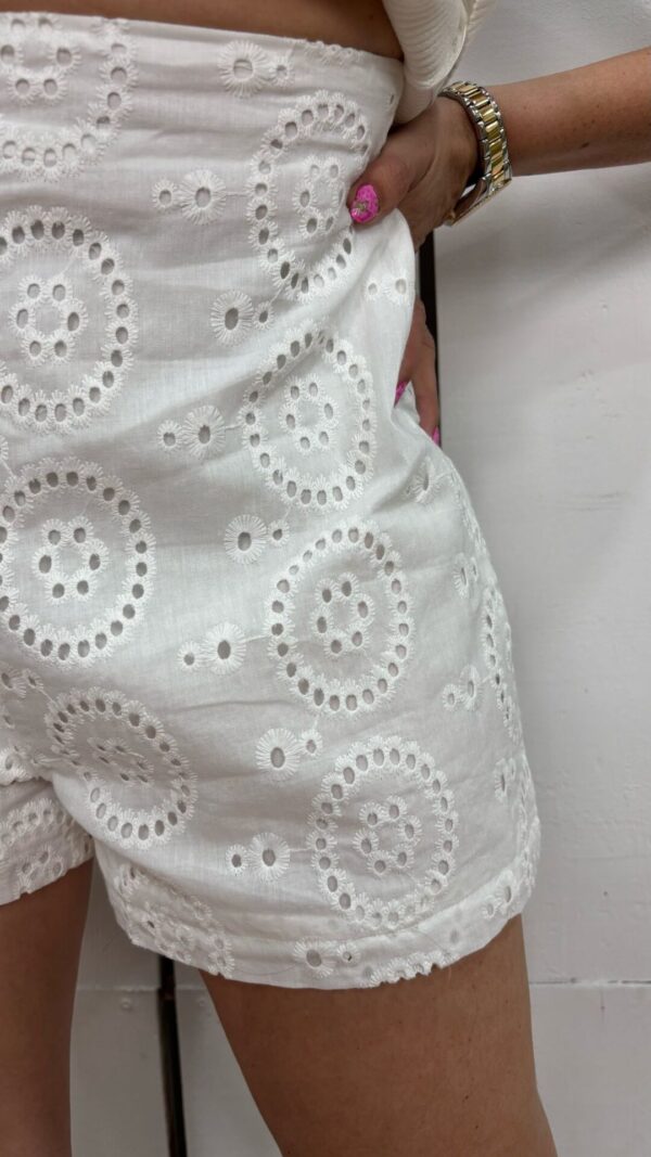 Short Perforado Blanco